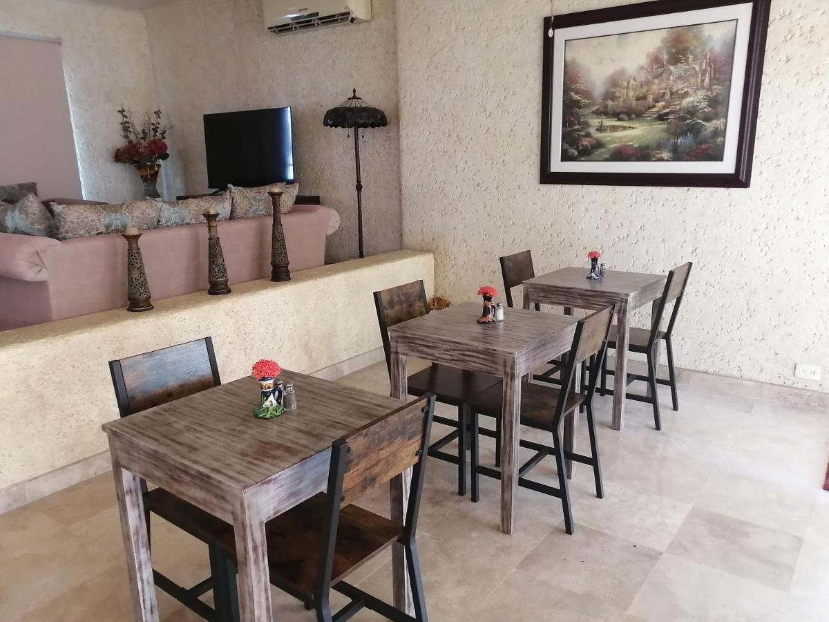 Casa Dahlia 2 Acomodação com café da manhã Mazatlán Exterior foto