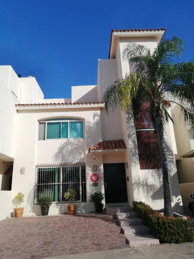 Casa Dahlia 2 Acomodação com café da manhã Mazatlán Exterior foto